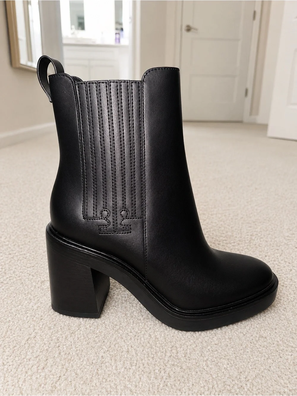 NWOT- Tory Burch T Chelsea Heeled Black Leather Ankle Boots 7.5